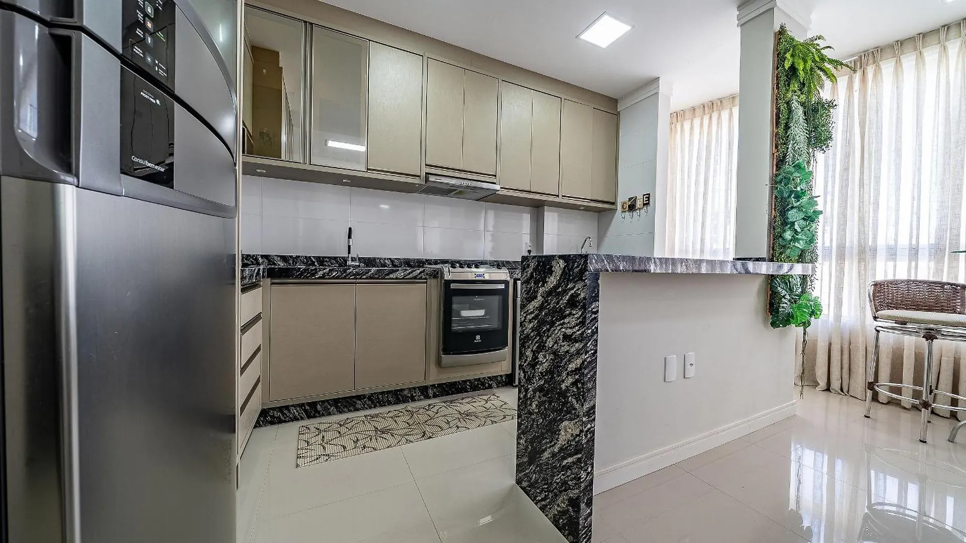 Apartment 403 - Lindo Apto Com 02 Dormitorios Com Localizacao Privilegiada Em Bombas. Bombinhas