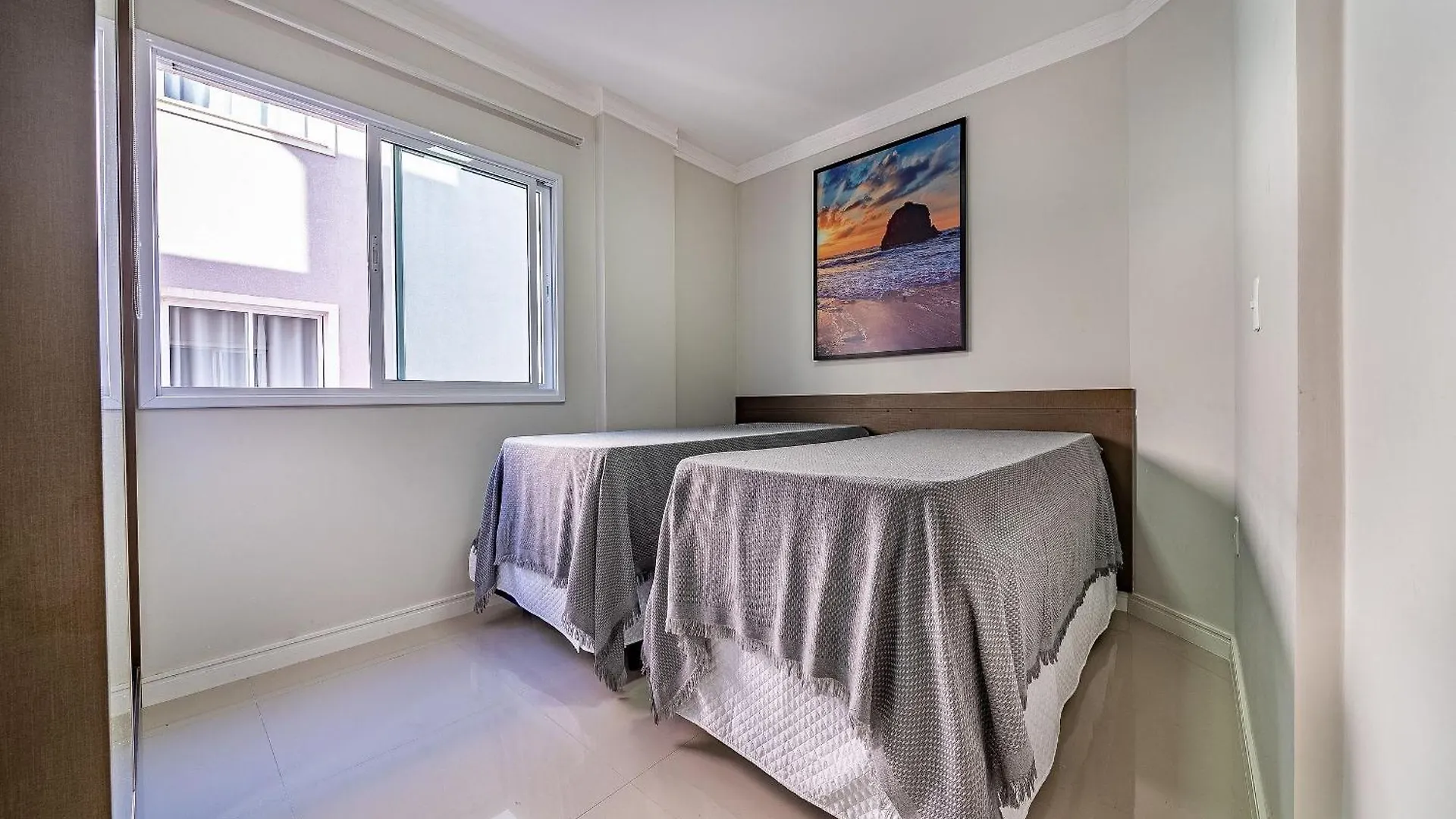 Apartament 403 - Lindo Apto Com 02 Dormitorios Com Localizacao Privilegiada Em Bombas. Bombinhas